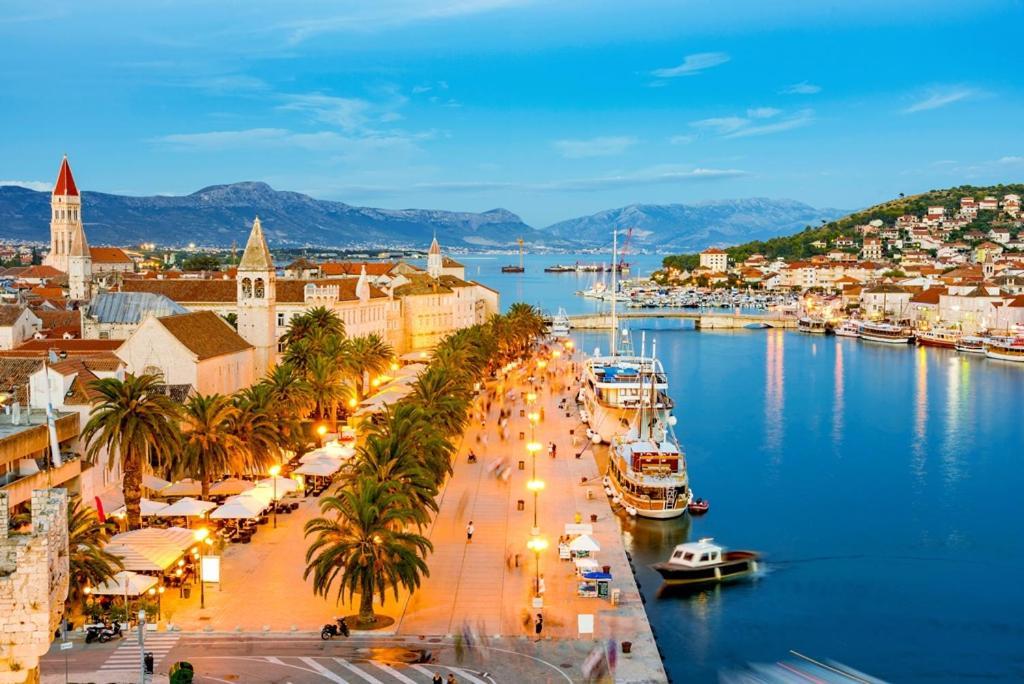 Guesthouse Ana Trogir Old Town Екстериор снимка
