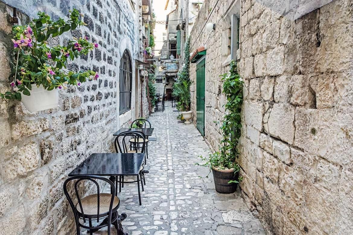 Guesthouse Ana Trogir Old Town Екстериор снимка