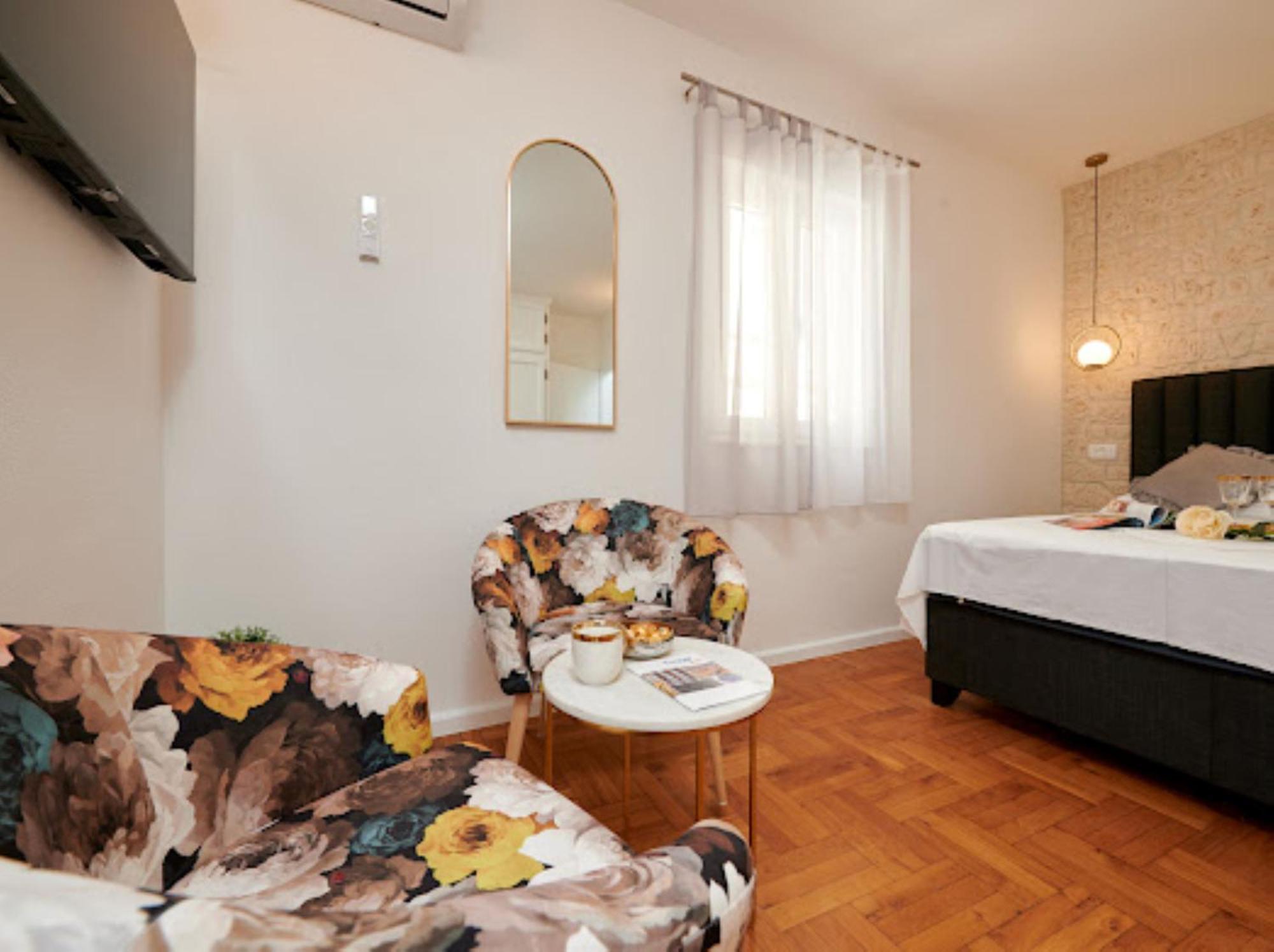 Guesthouse Ana Trogir Old Town Екстериор снимка