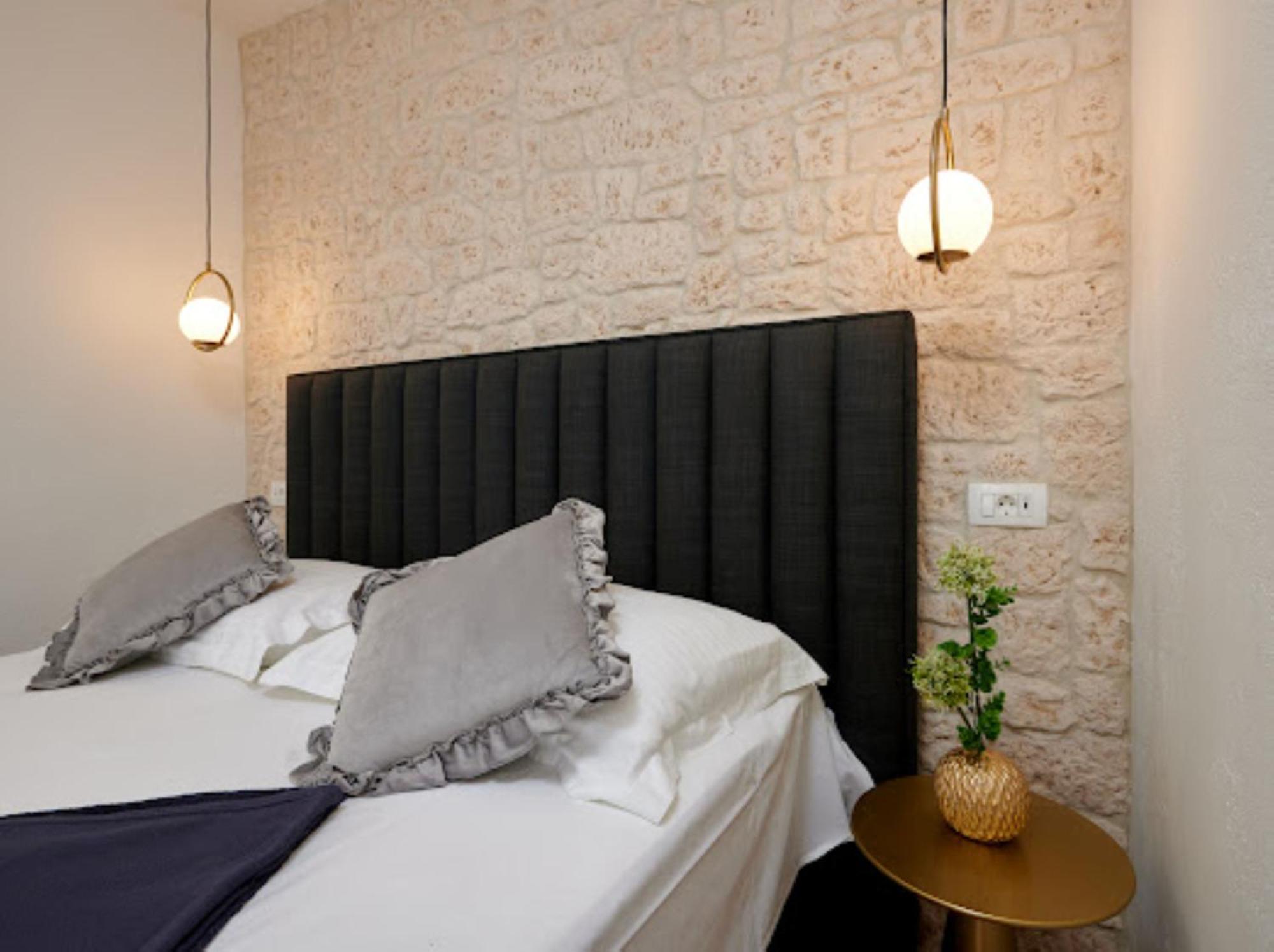 Guesthouse Ana Trogir Old Town Екстериор снимка