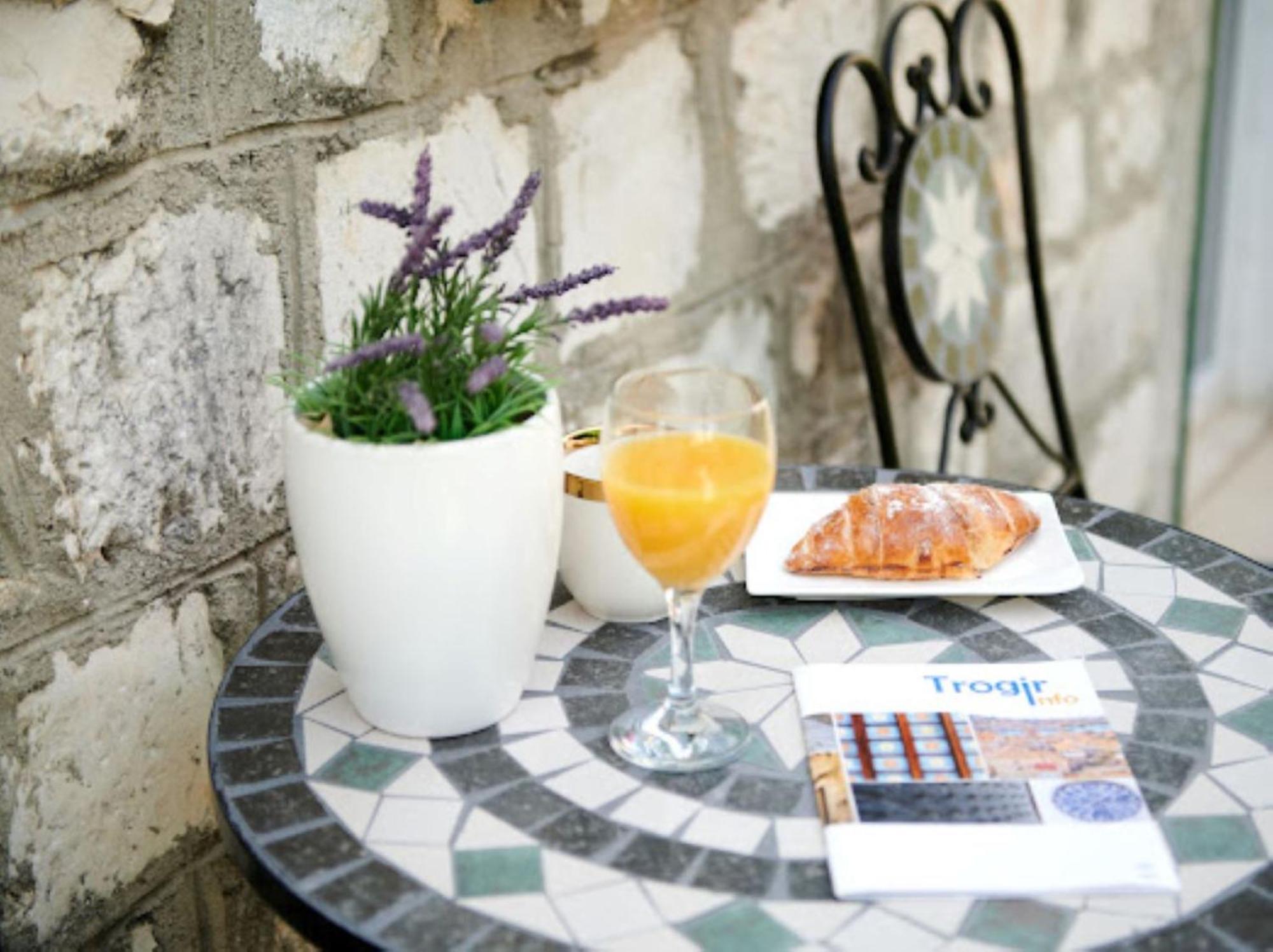 Guesthouse Ana Trogir Old Town Екстериор снимка