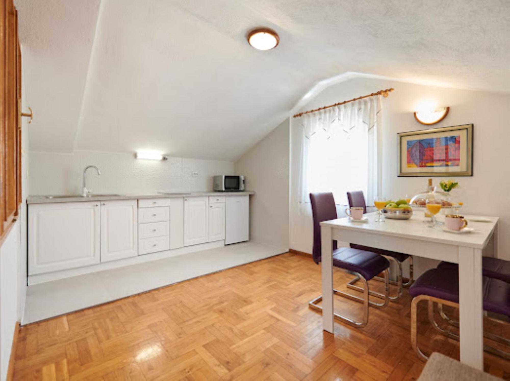 Guesthouse Ana Trogir Old Town Стая снимка