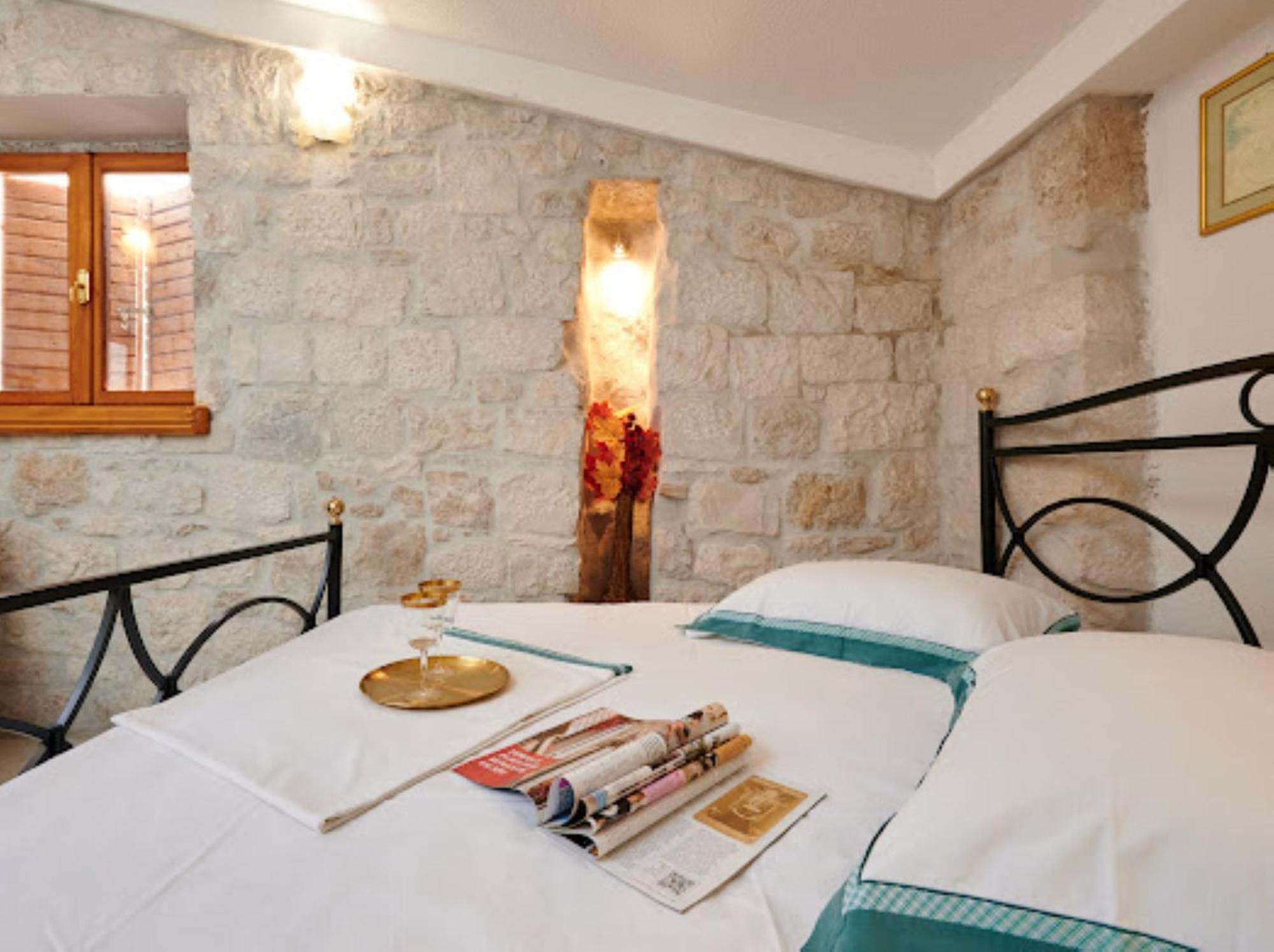 Guesthouse Ana Trogir Old Town Стая снимка